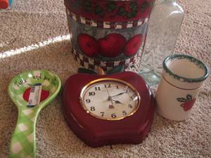 lot 104 image: metal dcor bucket - apple clock, apple vase, apple spoon rest