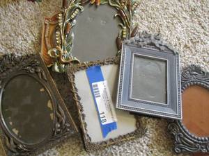 lot 118 image: small photo frames
