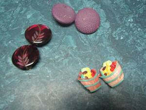 lot 146 image: qty 3 pair of womens clip on earrings