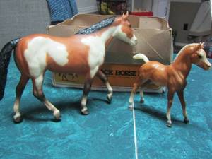 lot 227 image: BREYER STOCKHORSE MARE   #230  & PALOMINO FOAL