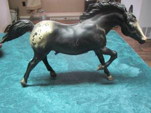 lot 226 image: BREYER VINTAGE RUNNING STALLION  BLACK APPALOOSA LARGE SPOT VERSION