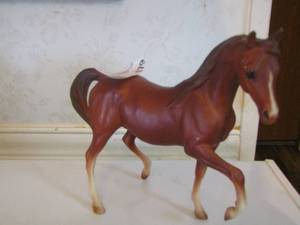 lot 179 image: Breyer horse chestnut stallion white muzzle stripe brown mane