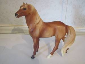 lot 185 image: 2002 Breyer horse #750302 alano and Mateo limited edition