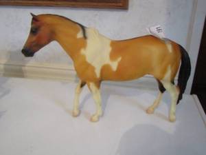 lot 191 image: Breyer 1147 buckskin Tobiano American paint horse