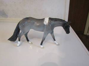 lot 195 image: BLUE ROAN HORSE