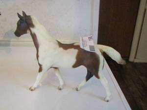 lot 198 image: Vintage Breyer horse Bay Pinto #268 patches b ranch series 1995-1996 pen mark flaws