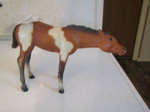 lot 199 image: Vintage Breyer horse Chalky pinto nursing foal 1970s