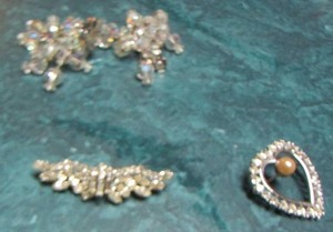 lot 220 image: 2 RHINESTONE  BROACHES , a pair of RHINESTONE Clip on Earrings