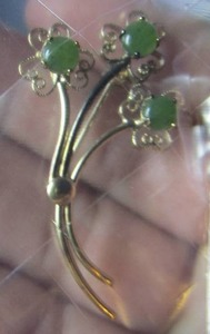 lot 3 image: Sterling JP Green stone flower Broach