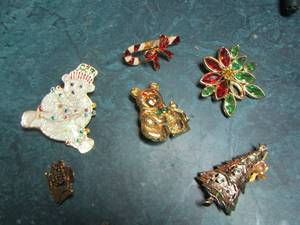 lot 219 image: Christmas Pins
