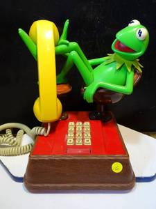lot 16 image: BIG $ RARE COLLECTIBLE - Vintage Kermit the Frog Push Button Phone Jim Henson Muppets (1983) $$$