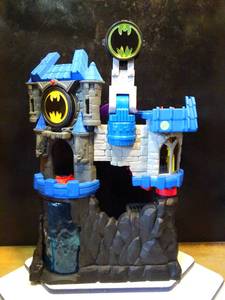 lot 25 image: IMAGINEXT SC SUPER FRIENDS WAYNE MANOR BATMAN PLAYSET (COLLECTIBLE $$$)
