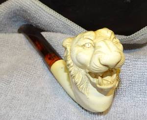 lot 56 image: KING LION BLOCK MEERSCHAUM SMOKING PIPE
