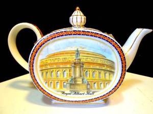 lot 60 image: VINTAGE JAMES SADLER LANDMARK SERIES ROYAL ALBERT HALL TEAPOT $$$