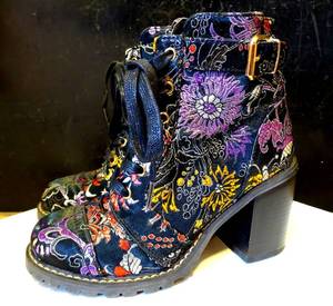 lot 63 image: COLOLFUL EMBROIDERED DIBA WOMENS SHOES - SIZE 6