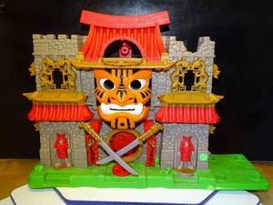 lot 67 image: COLLECTIBLE TOY - FISHER PRICE IMAGINEXT SAMURAI WARRIOR CASTLE (2011) $$