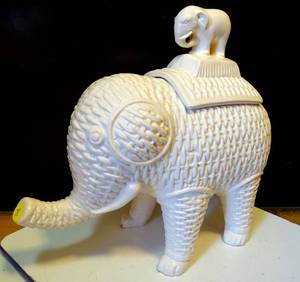lot 78 image: STUNNING WHITE WOVEN DESIGN ELEPHANT COOKIE JAR