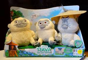 lot 79 image: NEW - DISNEY RAYA AND THE LAST DRAGON CHATTERING ONGIS PLUSH TOY