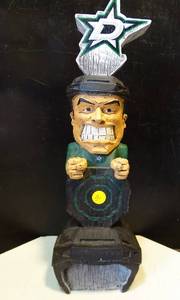 lot 91 image: DALLAS STARS TOTEM POLE - STANDS 16 IN TALL - AWESOME DISPLAY