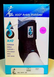 lot 105 image: BIG $ MEDICAL - MED TEC ASO ANKLE STABILIZER - SMALL