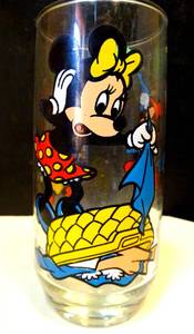 lot 113 image: VINTAGE Minnie Mouse Glass 70s PepsiWalt Disney Collector Series Cowboy & Indians