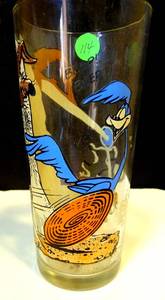 lot 114 image: 1976 Warner Bros Inc. PEPSI While Coyote Road Runner Glass Tumbler