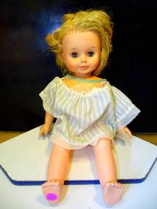 lot 132 image: RARE 1971 TOPPER COMPANY SMARTY PANTS TALKING DOLL (19 TALL)
