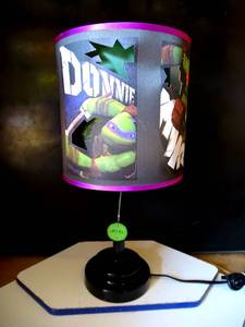 lot 143 image: AWESOME TEENAGE NINJA TURTLE TABLE LAMP - WORKS PERFECTLY (GREAT FOR CHILDRENS ROOM)