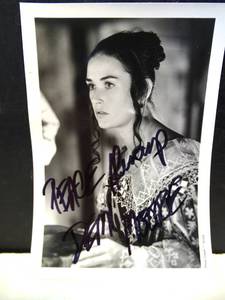 lot 160 image: $$$ - AUTHENTIC HAND SIGNED DEMI MOORE 5 X 7 PHOTO (SHES HOT IN HOLLYWOOD RIGHT NOW)