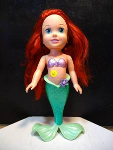 lot 167 image: RARE 2002 DISNEY TOLLYTOTS 14 LITTLE MERMAID DOLL - TALKS, SINGS, AND LIGHTS UP