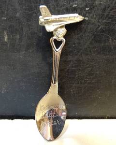 lot 210 image: AWESOME KENNEDY SPACE CENTER COLLECTIBLE SPOON WITH SPACE SHUTTLE HEAD