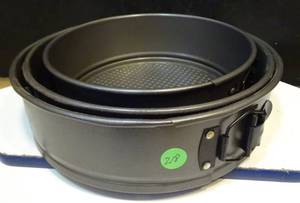 lot 218 image: NICE SET OF 3 SPRINGFORM CAKE PANS