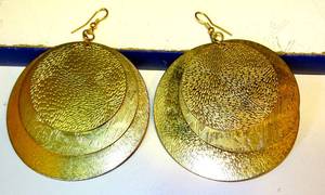 lot 227 image: NICE PAIR OF WOMENS EARRINGS AS SHOWN