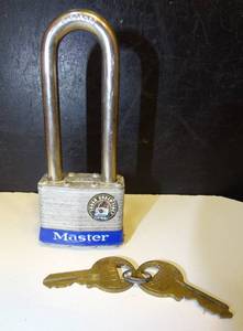 lot 229 image: LARGE U BOLT MASTER LOCK WITH KEYS