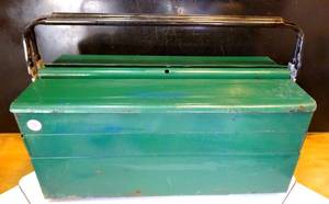 lot 236 image: NICE METAL TOOL BOX AS SHOWN