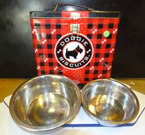 lot 263 image: DOGGY STORAGE FOOD BIN AND METAL WATER AND FOOD BOWLS