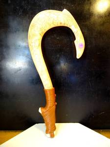 lot 266 image: DISNEYS MOANA MAUIS MAGICAL FISH HOOK (JAKKS) LIGHTS UP WITH SOUNDED - WORKS PERFECTLY ($$ COLLECTIBLE)