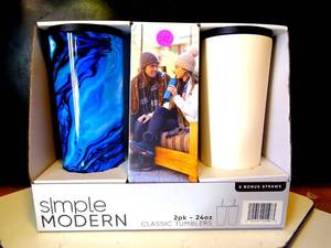 lot 282 image: Simple Modern 2pack 24oz Stainless Steel Classic with Six Bonus Straws (eBAY $35)
