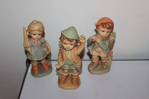 lot 36 image: Hummels style Figurines&nbsp