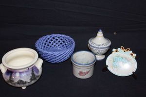 lot 39 image: Home Dcor Ceramics