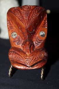 lot 40 image: New Zealand Hand Carved Maori Tribal Mask