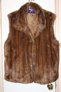lot 21 image: Womens Fur Vest