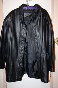 lot 59 image: Genuine Leather Coat 22w