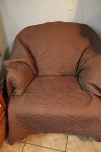 lot 254 image: Comfy Chair with Cover Chair needs recovered