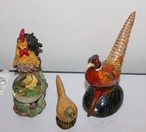 lot 87 image: Ceramic Birds