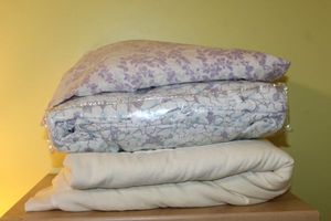 lot 98 image: Blankets