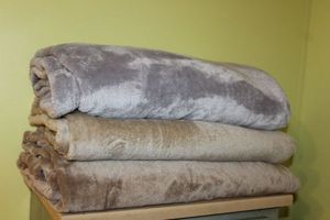 lot 101 image: Bed Blankets very Plush