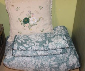 lot 108 image: Bedding and Pillow