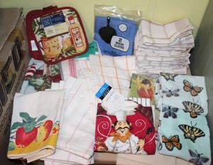 lot 112 image: Kitchen Linens
