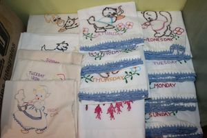 lot 114 image: Kitchen Linens